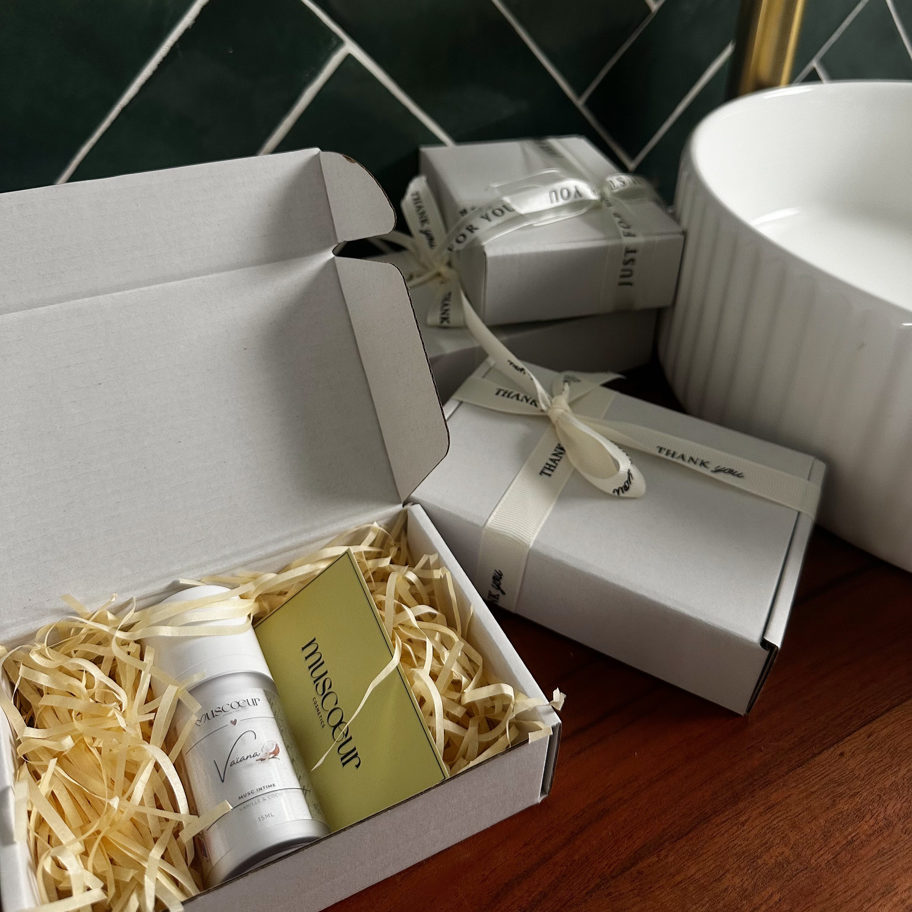 MUSC TAHARA & MONOÎ