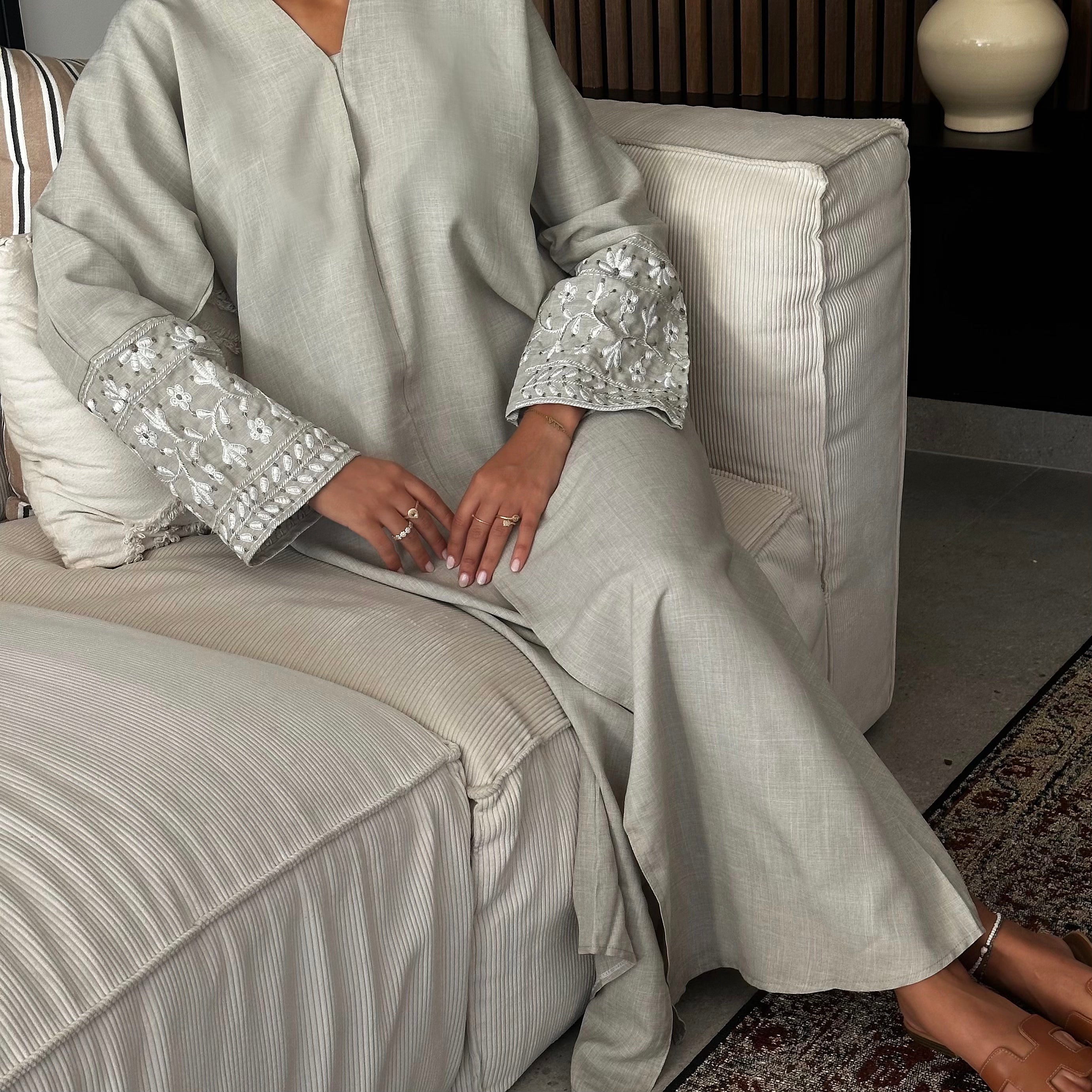 CREAM LIN BRODÉE ABAYA